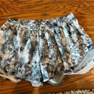 Lululemon Hotty Hot Shorts 4inch EUC